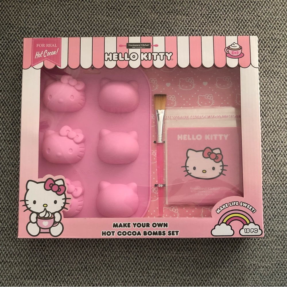 NWT Hello Kitty Hot Cocoa Bomb Set